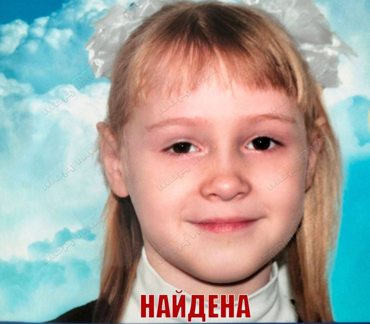 Анастасия Василенко найдена Сотрудники ИДН совместно с участковым инспектором милиции разыскали 12-летнюю девочку в с. Ближний Хутор и отвезли домой к бабушке. По словам Насти, ночь она провела у своей подруги. Сегодня они пошли купаться на озеро. Близким о своём местонахождении не сообщила, так как забыла мобильный телефон дома. С девочкой всё в порядке. Инспектор по делам несовершеннолетних столичного УВД проводит беседу с Настей и бабушкой, с которой она проживает. Розыск прекращён. Пресс-центр МВД ПМР