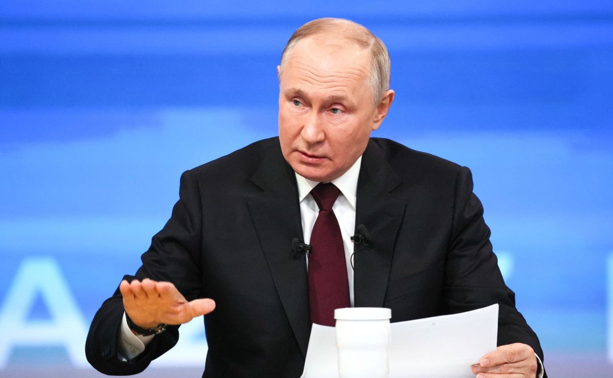 Президент России отметил государственными наградами троих жителей Воронежской области Президент России Владимир Путин наградил государственными наградами трех жителей Воронежской области. Среди них замначальника локомотивного депо, заведующий кафедрой ВГМУ и заместитель главврача больницы «Электроника». Соответствующий указ был подписан президентом 24 июня. ↗ Прислать новость Подписаться