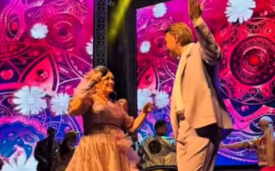 Кадышева стала самой дорогой звездой в России Как пишет SHOT Надежда Кадышева стала самой дорогой звездой в России Ее 40 минутное выступление теперь стоит 25 млн рублей Ранее самой дорогой звездой была Ирина Аллегрова ее корпоратив стоил 16 5 млн рублей Telegram канал пишет что ранее выступления Кадышевой стоили 1 5 млн рублей  Обратная связь  Подписаться  Подписаться в Max