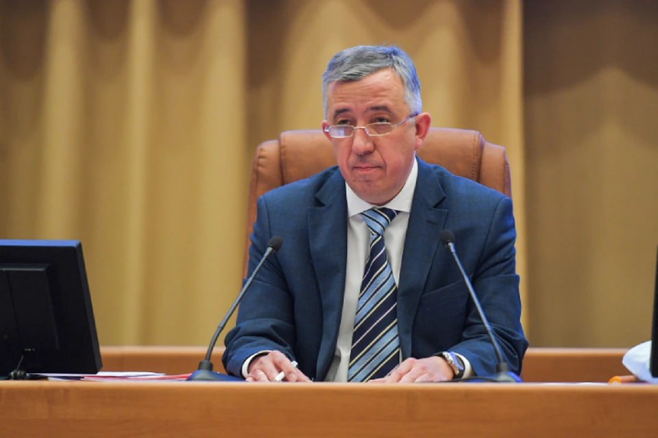 По делу экс министра здравоохранения Хабаровского края проходят не менее 16 человек Напомним бывшему министру инкриминируется растрата при заключении госконтрактов на поставку медоборудования по завышенной цене Как сообщается большинство фигурантов доставлены в Москву где содержатся под стражей Сам Бойченко был доставлен в столицу 22 августа Его арест связан с расследованием уголовного дела о коррупции в отношении экс зампреда правительства края Евгения Никонова Источник ТАСС   Будь в курсе событий