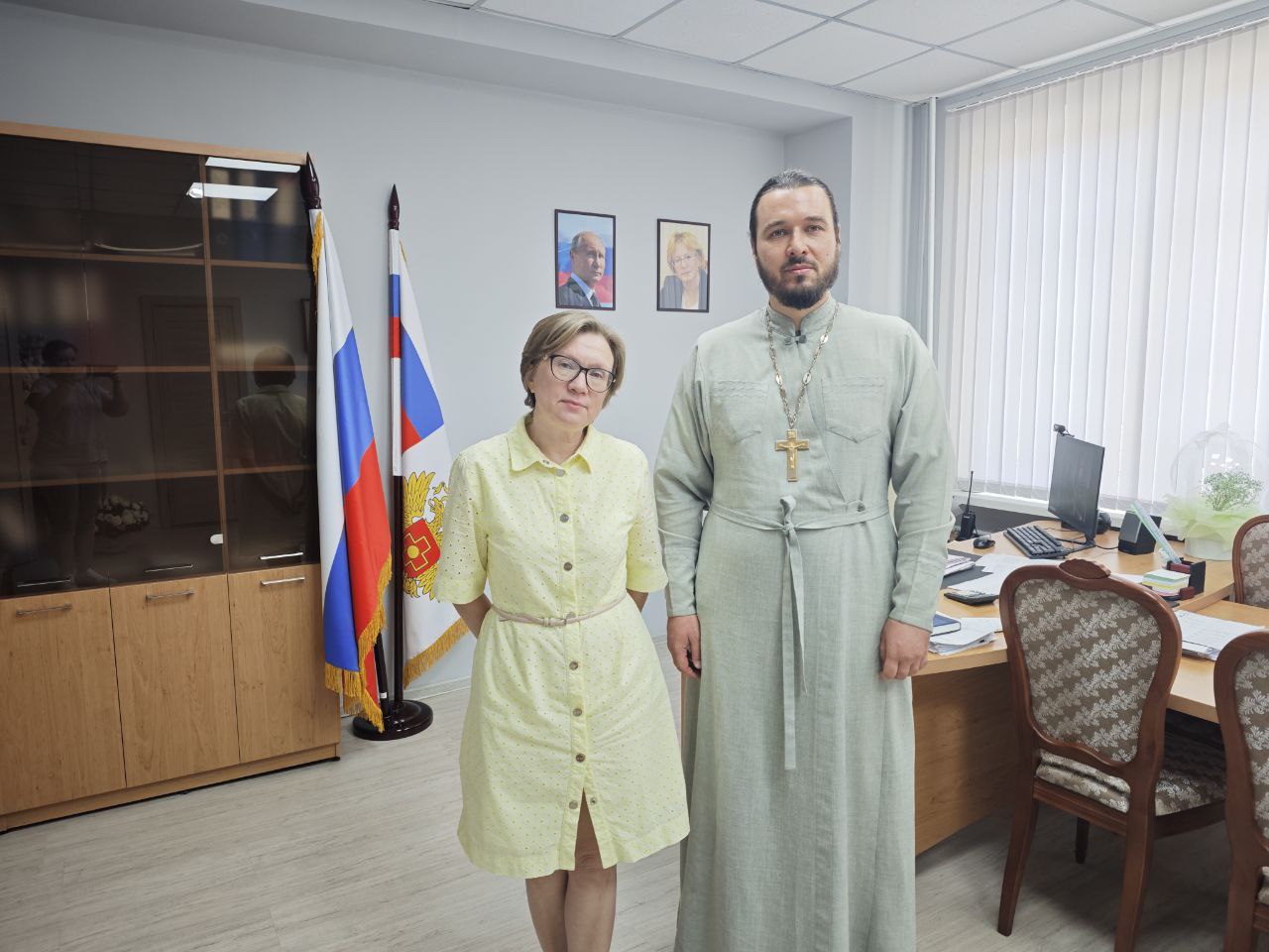 Сегодня настоятель храма святой равноапостольной Нины иерей Илья Северин встретился с руководителем филиала ФНКЦ ФМБА России в Крыму Ольгой Львовной Ерёминой В ходе встречи обсуждались вопросы взаимодействия Ялтинского благочиния и филиала ФНКЦ ФМБА России в Крыму Стороны рассмотрели перспективы сотрудничества в сфере духовно нравственного просвещения поддержки пациентов и сотрудников медицинских учреждений ВК