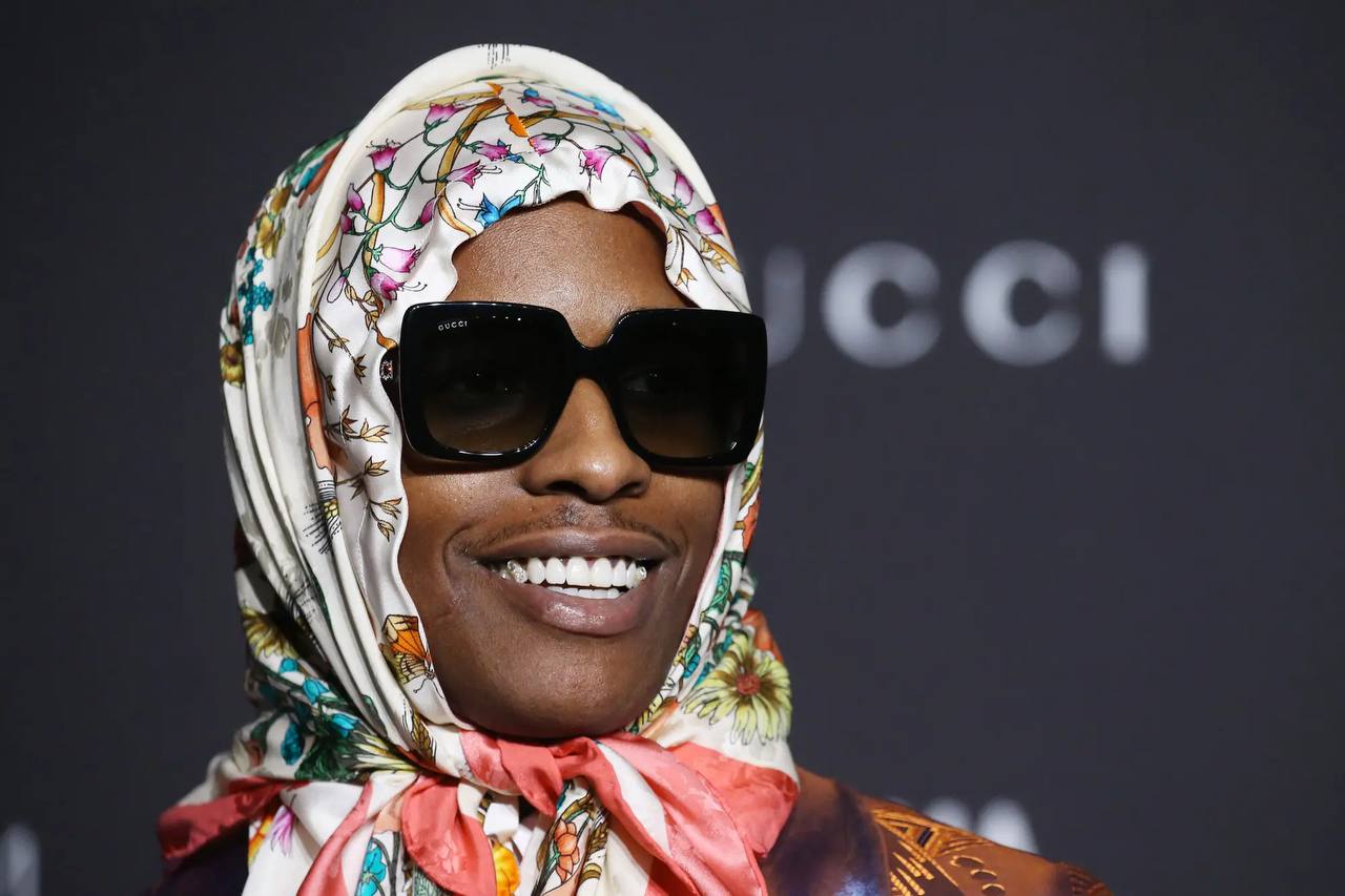 С суда на бал в офис очков   A$AP Rocky назначен новым креативным директором Ray-Ban.