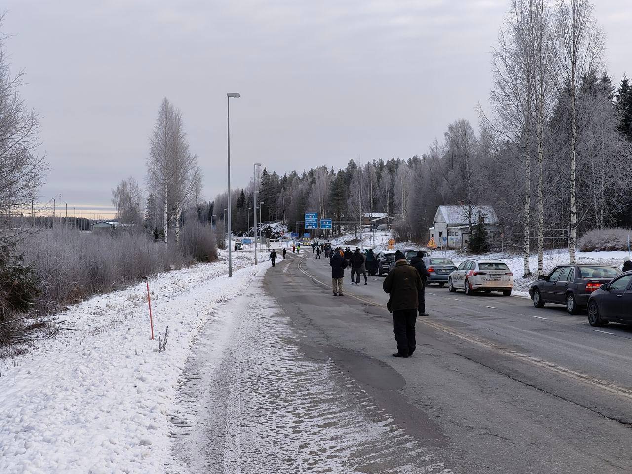 В Финляндии прошли автопробеги в поддержку открытия границы с Россией Организаторы из Александровского общества отметили что в них участвовало много финнов поскольку закрытие границ ломает жизнь не только русскоязычным жителям Финляндии