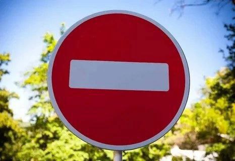 10 августа в микрорайоне Ростоши Оренбурга временно ограничат движение на трех улицах. В этот день ФК «Оренбург» на своем домашнем поле примет футбольный клуб «Краснодар». Игра пройдет на стадионе «Газовик». В связи с этим с 14.30 до 20.30 будет ограничено движение транспорта по улицам: Николаева от ул. Садовое кольцо до ул. Березовая Ростошь ; Садовое кольцо от ул. Газпромовской до ул. Березовая Ростошь ; Березовая Ростошь от ул. Цветной бульвар до ул. Садовое кольцо . Пассажирский транспорт на время проведения матча в прямом и обратном направлении поедет по улицам Ростошинской, Раздольной, Дальнореченской, Воскресенской, Зорянка, Газпромовской.