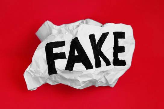 В интернете распространяют фейк о крушении самолета, следовавшего из Москвы в Нижний Новгород. Утверждают, что погиб 91 человек. Неизвестные пишут, что во всем виновата система ПВО. Для убедительности мошенники выложили видео, где губернатор Никитин якобы выражает соболезнования. Это видео является дипфейком. Самолет, о котором идет речь, действительно вылетел из Шереметьево в 7:45 утра. Но никаких инцидентов с ним не было и борт благополучно приземлился. Хохлы уже не знают, как посеять панику и испортить нам настроение в канун Дня Победы. Подпишись, Правда за нами