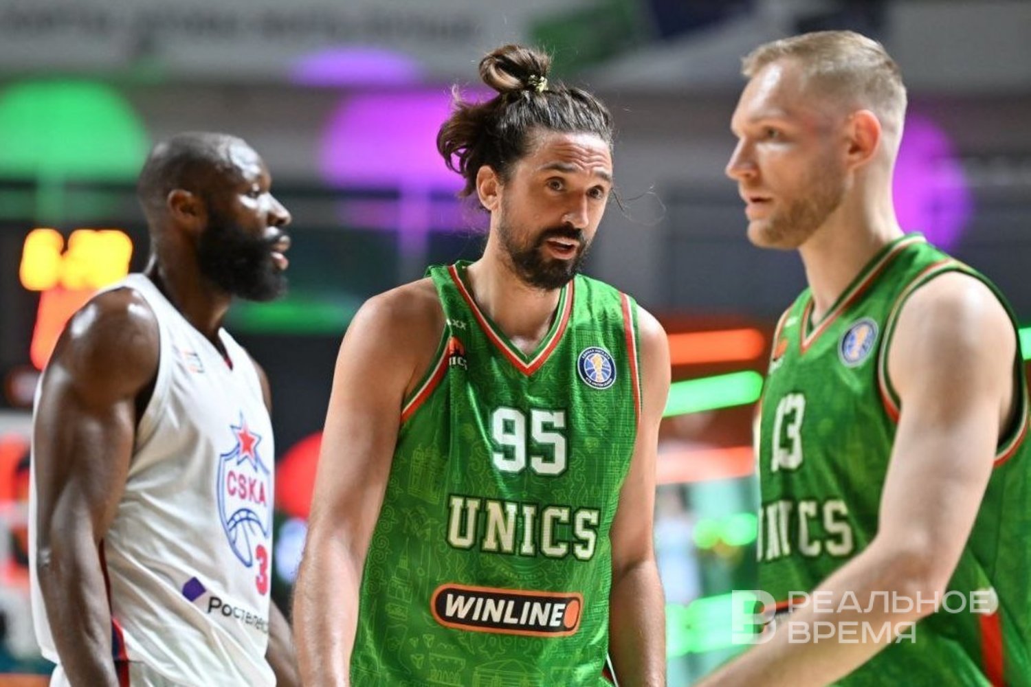 УНИКС сразится с ЦСКА в матче за лидерство в чемпионате Единой Лиги ВТБ Армейцы в турнирной таблице с результатом 22 2 занимают первую строчку а казанцы идут следом отставая на одно очко 22 1 rv shorts