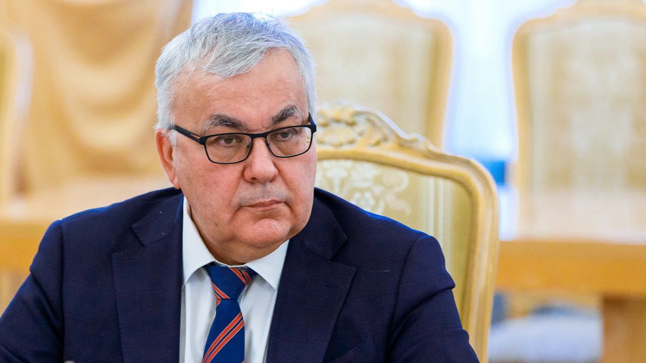 Новым послом России в Турции станет замминистра иностранных дел РФ Сергей Вершинин, сообщает "Коммерсантъ". Сергей Вершинин работает в МИД в качестве заместителя главы ведомства с марта 2018 года. Ранее дипломат руководил департаментом Ближнего Востока и Северной Африки, занимал пост спецпредставителя главы МИД по ближневосточному урегулированию и в том числе занимался Сирией. #Россия #Турция