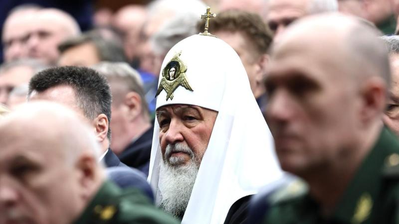 В РПЦ потребовали от россиян не подкармливать иностранный турбизнес Известный громкими заявлениями протоиерей РПЦ Андрей Ткачев в очередной проповеди коснулся темы туризма Он призвал прихожан отказаться от заграничных путешествий чтобы не подкармливать своими сбережениями турецкий мальдивский итальянский и испанский турбизнес Вместо этого стоило бы лучше изучить родную страну пишет tourdom ru   telegra ph V RPC potrebovali ot rossiyan ne podkarmlivat inostrannyj turbiznes 10 25