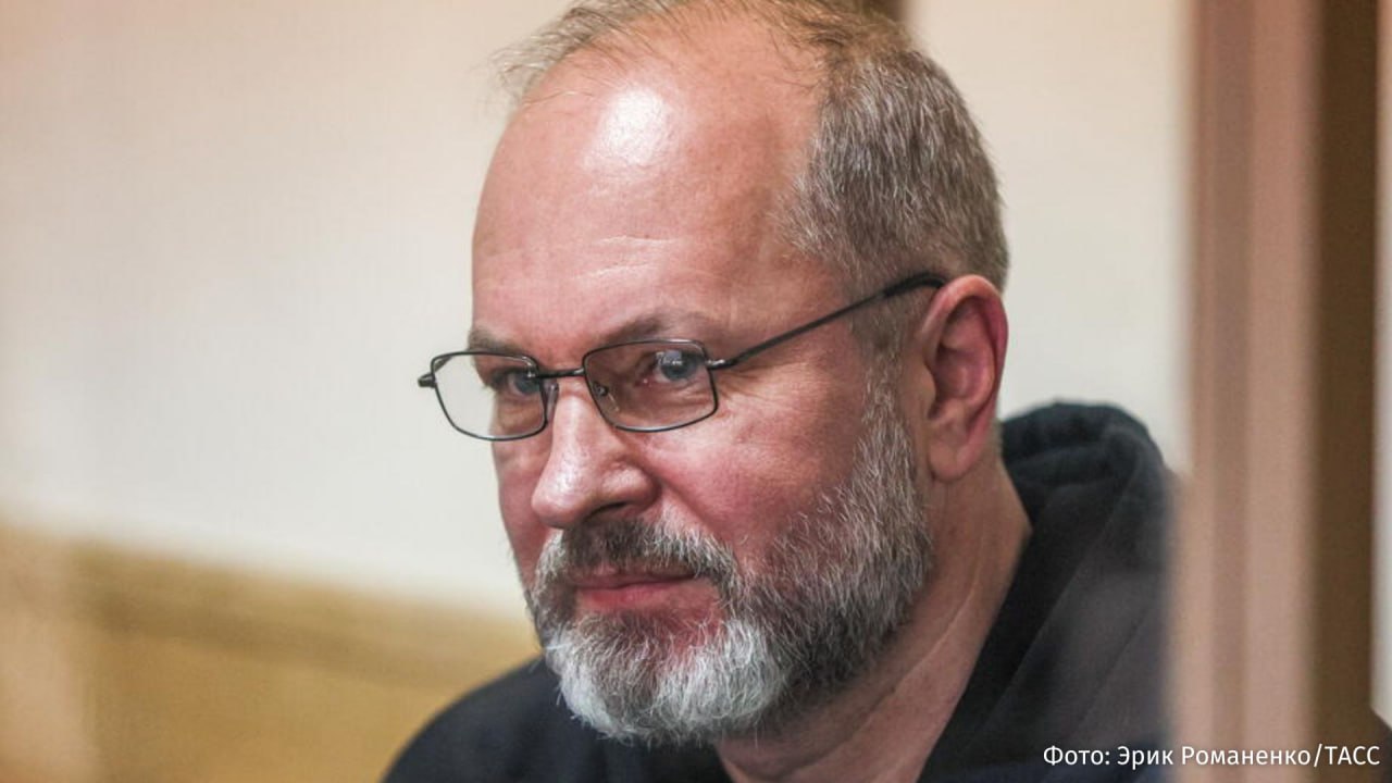 Суд приговорил экс замгубернатора Ростовской области Виталия Кушнарева обвиняемого в получении взятки и хранении оружия к 13 годам лишения свободы и штрафу в 475 млн рублей Также бывший чиновник не сможет занимать руководящие должности 15 лет 22 апреля в правоохранительных органах Ростовской области сообщили что суд арестовал имущество семьи Кушнарева Стоимость арестованных активов составила 276 млн рублей РЕН ТВ в Telegram в MAX