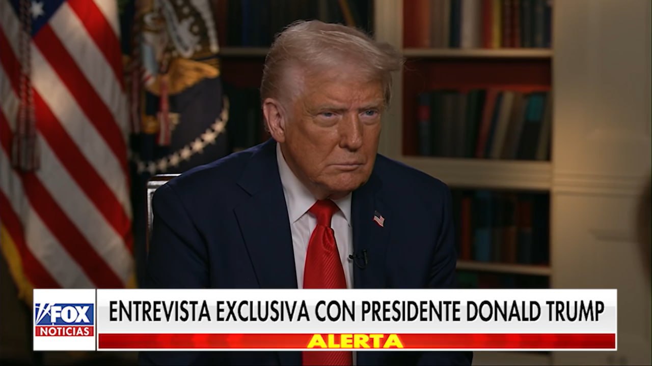 «Мы дадим им немного денег и билет на самолет», — президент США Трамп планирует запустить программу «самодепортации» для нелегальных мигрантов В эфире Fox Noticias Fox News на испанском он рассказал, что если мигранты после добровольной депортации за пределами Штатов «будут вести себя хорошо, и если мы захотим, чтобы они вернулись», то им может быть разрешено вновь въехать в США, но уже на законных основаниях. Представитель Белого дома сообщил Reuters, что ему нечего добавить к словам Трампа.