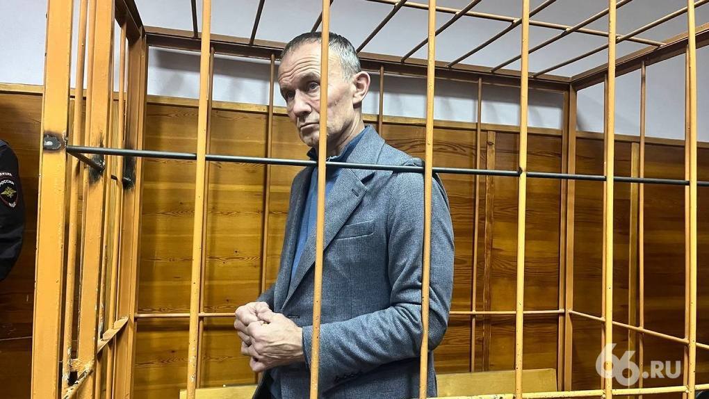 Бывшего вице губернатора этапировали в Челябинск Олега Чемезова перевели в СИЗО 7 в ночь с 3 на 4 ноября Состояние его здоровья за время нахождения под арестом сильно ухудшилось сообщила 66 RU его адвокат Мария Кирилова Следствие не проводит никаких следственных действий с Чемезовым а просто проверяет его на прочность рассказала она По версии следствия Олег Чемезов совладелец Облкоммунэнерго Алексей Бобров председатель совета директоров Корпорации СТС Татьяна Черных похитили более миллиона рублей из бюджета региона Новости из Екатеринбурга