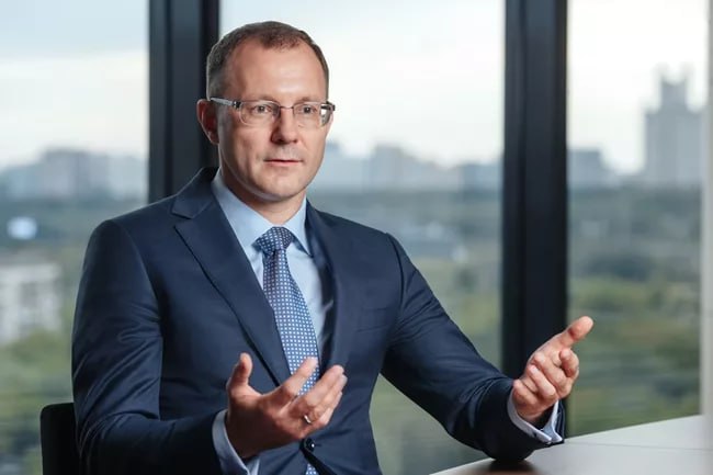 Зампред ЦБ Чистюхин: Выполнить поручение президента по увеличению капитализации фондового рынка до уровня в 66% ВВП к 2030 году «крайне затруднительно» — Frank Media  "Для этого надо до 2030 года  выпускать акции в объёме от 1 до 1,3 трлн рублей в год. За 10 лет до 2022 года было выпущено на 1 трлн рублей. А тут надо каждый год делать по 1 трлн плюс. У нас за 10 лет в более спокойные времена [было размещений] всего на 1 трлн рублей", — напомнил он. И подчеркнул, что рынку для выполнения поставленной цели требуется «нечто экстраординарное".  Читать далее