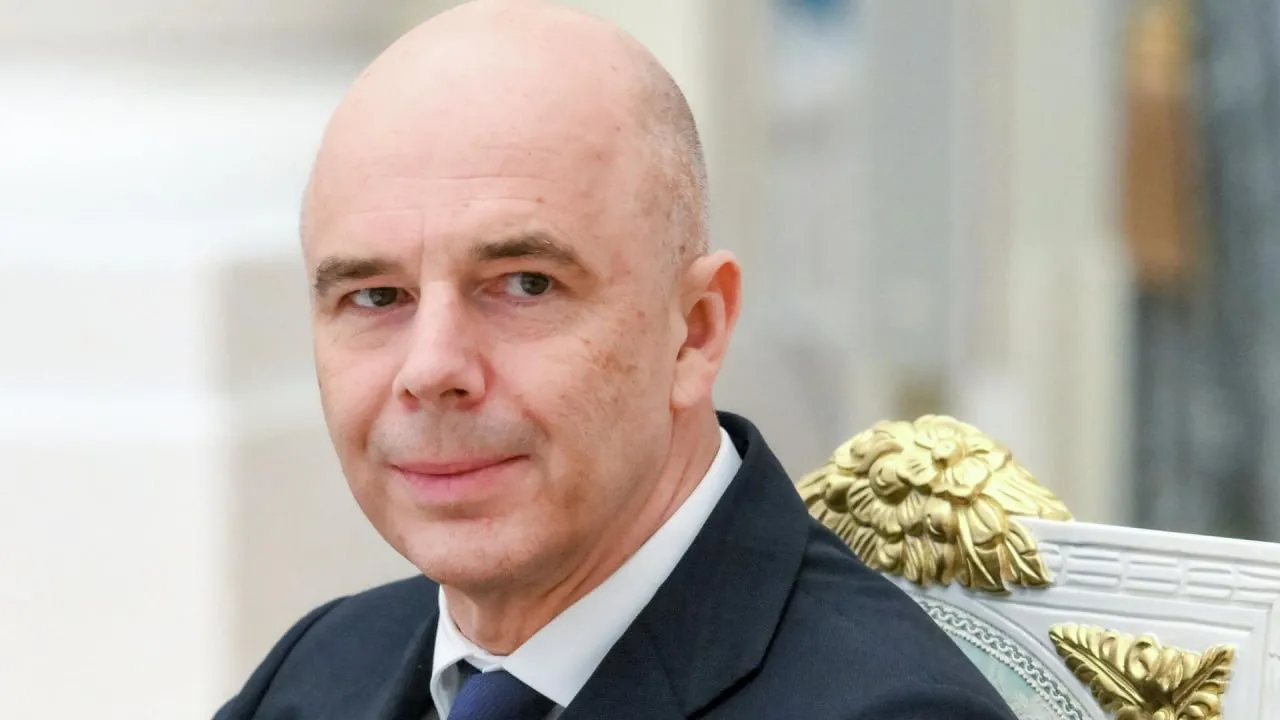 Антон Силуанов дал положительный прогноз о будущем экономики России По его словам Минфин ожидает возобновления роста Министр в комментарии журналисту Павлу Зарубину рассказал что бюджет страны дополнительно получит около 200 млрд рублей из за подорожания нефти Хочу сказать что уровни поступлений и недопоступлений доходов за последние два месяца одинаковые Речь идёт о сумме примерно в 200 млрд рублей сказал глава ведомства Подписаться на Говорит Москва Telegram VK МАКС
