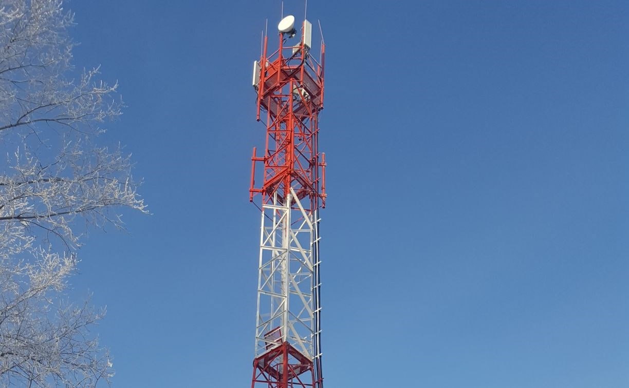 На Сахалине улучшили 4G связь рефарминг завершён в 15 населённых пунктах МегаФон провёл рефарминг сети в Южно Сахалинске и ещё 15 населённых пунктах области переведя часть частот с 3G на LTE Это позволило расширить пропускную способность сети и сделать мобильный интернет стабильнее и быстрее В Южно Сахалинске работы прошли по 75 адресам Улучшения почувствовали жители Ногликов Охи Углегорска Корсакова Поронайска и других населённых пунктов За год объём переданных данных в регионе вырос на 21 а в отдельных районах ещё сильнее Александровск Сахалинский 33 Корсаков 27 Томари 23 Рост трафика показывает что всё больше жителей переходят на 4G смартфоны и используют цифровые сервисы в повседневной жизни В МегаФоне отмечают что модернизация сети продолжится чтобы стабильная связь была доступна и в городах и в самых удалённых посёлках Источник Любишь Сахалин Подписывайся