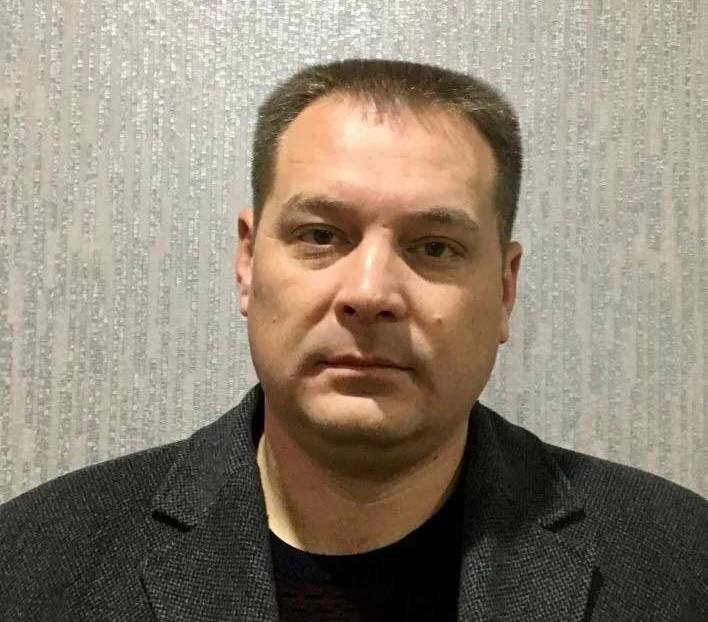 Мертвым найден депутат районного Совета в лесополосе на Кубани 25 сентября в Тихорецком районе рядом со станицей Новорождественская обнаружили тело 43 летнего Виталия Капустина об этом сообщает региональный СК Признаков насилия нет Коллеги вспоминают его как порядочного человека внесшего большой вклад в развитие района Подписаться на новости ЮГ 24 ЮГ 24 теперь в MAX