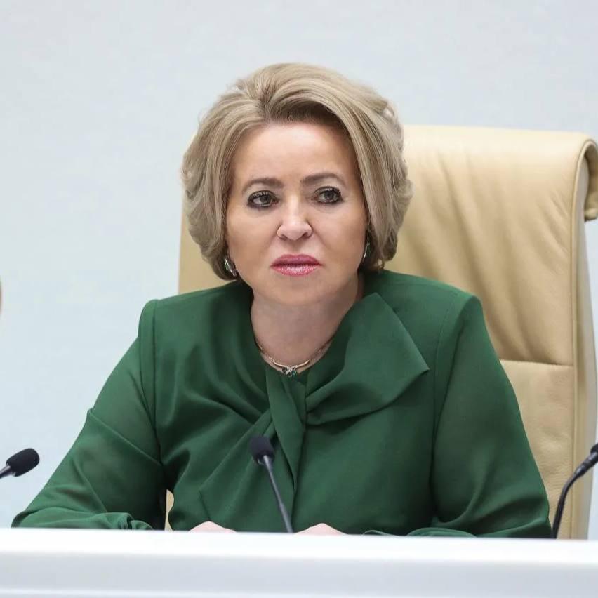 России нужно поставить заслон от проникновения чужеродного ИИ, заявила Валентина Матвиенко. Она добавила: страна не должна сдерживать развитие суверенного искусственного интеллекта. ИИ — это направление, которое во многом будет способствовать технологическому лидерству России, подчеркнула председатель Совфеда. Заря Новости - Подписаться