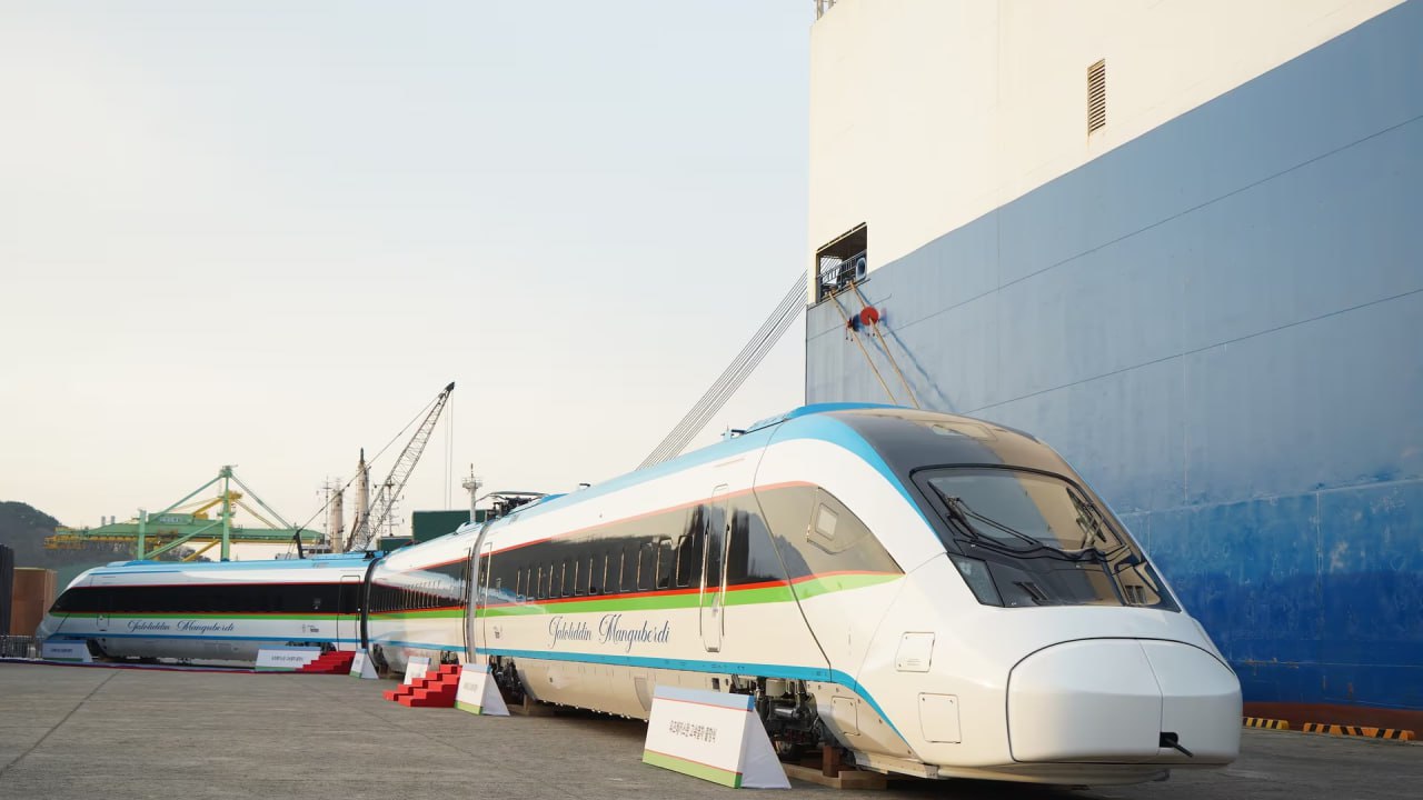 Hyundai Rotem отправила первый высокоскоростной поезд в Узбекистан Первый состав состоящий из семи вагонов был изготовлен за 17 месяцев после подписания соглашения между Узбекистаном и Южной Кореей uznews uz ru news 105587 uznews