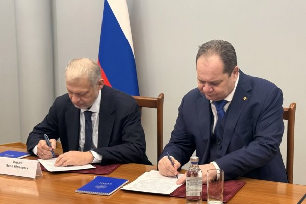 РУСАЛ продолжит инвестировать в развитие Республики Коми Согласно договорённости в 2026 году компания планирует инвестировать в развитие производства предприятия Боксит Тимана 1 2 млрд рублей Средства будут направлены на приобретение современной горнодобывающей техники в частности мощных экскаваторов карьерных самосвалов А также на выполнение горно капитальных работ и строительство новых автомобильных дорог   komiinform ru news 291810