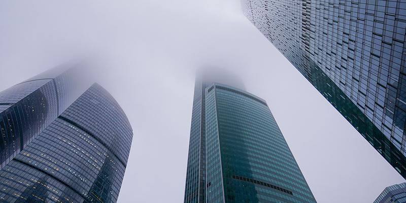 В столице до конца завтрашнего дня сохранится туман с видимостью до 200 метров Жителей и гостей города просят быть внимательными и осторожными на улице Кроме того на дорогах и тротуарах возможно появление гололедицы Автомобилистам рекомендуют снизить скорость и избегать резких маневров Пешеходам следует переходить дорогу только в установленных местах В случае чрезвычайной ситуации необходимо звонить по номеру 112 Подписывайтесь на официальный канал Город Москва в MAX