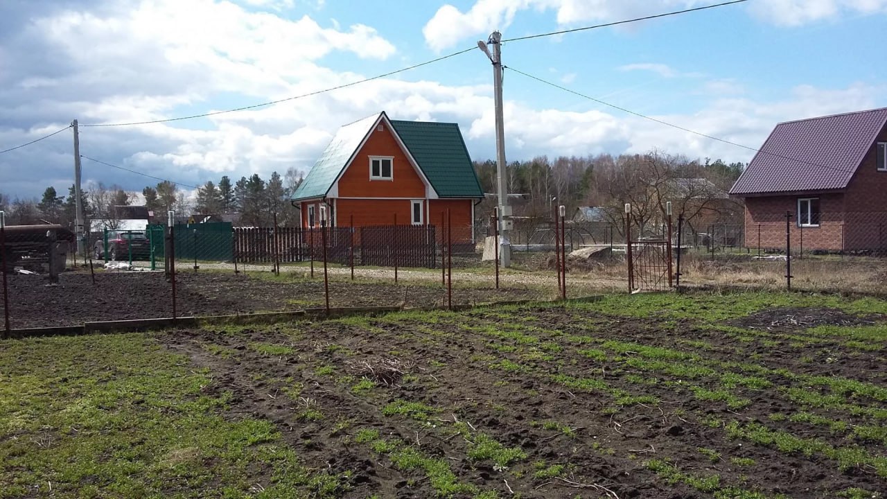 Нижегородским СНТ разрешили становиться населенными пунктами или входить в состав существующих  Законодательное Собрание региона 27 февраля во втором чтении приняло соответствующий законопроект.  Чтобы сделать из СНТ населенный пункт или «примкнуть» к соседнему городу или поселку, садоводам необходимо будет соблюсти ряд требований:    наличие у СНТ общей границы с населенным пунктом, в который СНТ предполагается включить   сведения о границах СНТ должны содержаться в ЕГРН   земли СНТ не должны иметь пересечений с границами участков, состоящих в ЕГРН  в том числе с землями лесного фонда    жилые дома, соответствующие параметрам объектов ИЖС должны находиться не менее чем на 50% участков в СНТ   жители СНТ должны быть обеспечены объектами социальной, транспортной, инженерной инфраструктуры. У территории садоводства должна быть транспортная связь с населенным пунктом, в состав которого планируется ее включение   документально оформленное решение общего собрания собственников садовых участков о поддержке включения территории садоводства в границы населенного пункта.    Подписаться   Прислать новость    ГТРК «Нижний Новгород» в VK