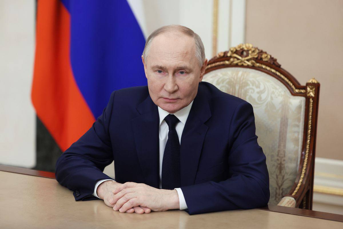 Путин поддержал предложение Минфина о выделении специального лимита на реализацию мастер-планов городов Дальнего Востока и Арктики «Здесь есть еще ряд вопросов, которые требуют особого внимания с нашей стороны. Прежде всего, они связаны с финансированием. Считаю возможным поддержать предложение министерства финансов и поговорить о выделении специального, отдельного лимита именно на реализацию мастер-планов дальневосточных и арктических городов»,— сказал президент. По его словам, в ближайшие шесть лет лимит должен поэтапно выйти на уровень не менее 5% от расходов соответствующих госпрограмм. Как уточнил Путин, дополнительного финансирования не потребуется.