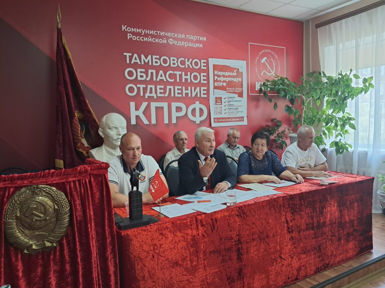 Андрей Жидков выдвинут кандидатом от КПРФ на досрочных выборах главы Тамбовской области В Тамбове состоялся второй этап отчетно-выборной конференции областного отделения КПРФ, на котором было принято решение о выдвижении первого секретаря Тамбовского обкома партии, депутата областной Думы седьмого созыва Андрея Жидкова кандидатом на досрочных выборах главы Тамбовской области. Кандидатура Жидкова была внесена в бюллетень для тайного голосования по рекомендации бюро обкома, кадровой комиссии при Президиуме ЦК КПРФ и Президиума ЦК КПРФ. Из 57 делегатов, принявших участие в конференции, 56 поддержали его. Жидков уже в четвертый раз будет участвовать в выборах главы региона. На данный момент он занимает пост депутата областной Думы и заместителя председателя думского комитета по вопросам взаимодействия с местным самоуправлением, общественными организациями и международному сотрудничеству. Решение о выдвижении кандидата от КПРФ будет направлено в избирательную комиссию Тамбовской области и управление Министерства юстиции РФ по региону для официальной регистрации участия партии в избирательной кампании.