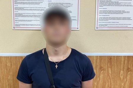 Обновлённая информация  По уточнённым данным, задержали только 21-летнего тверичанина. Предварительно установлено, что он хотел распространять наркотики в закладках.  Стражи порядка провели проверку, и этот факт подтвердился.  В отделе полиции подозреваемый сознался в содеянном. Фигурант задержан.  Уже несколько неравнодушных тверичан написала админам «Пилота», что 23-летний парень теперь проходит по делу как свидетель. В пресс-службе УМВД по Тверской области также сделали это важное уточнение.  «23-летний парень не закладчик, а свидетель, его уже давно отпустили», – указывают читатели нашего канала.  И слава богу!    Пилот Подписаться  #наркотики