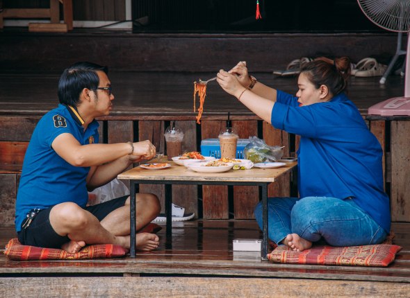 Туристов в Таиланде будут штрафовать на сотни долларов из за алкогольных законов В Таиланде запретили употреблять алкоголь вне разрешённых часов Читать подробнее на сайте