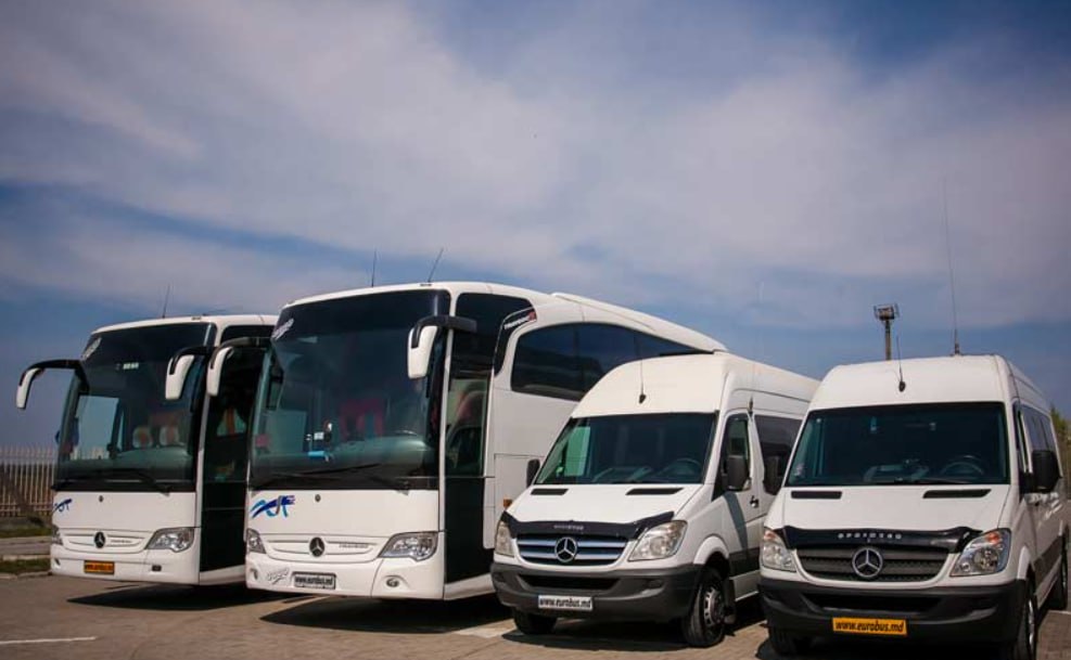 Автобусные перевозки подскочат в цене в ближайшее время Тарифы могут вырасти до 40 из за принятия правительством новой методики расчета Чиновники обсудят эту тему 15 октября Ожидается что это позволит перевозчикам менять цены в зависимости от стоимости топлива и степени износа автопарка Глава Совета Ассоциации работодателей автотранспортных предприятий Олег Алекса назвал внедрение методики обоснованным Если кабмин одобрит решение то новые правила вступят в силу 1 марта 2026 года
