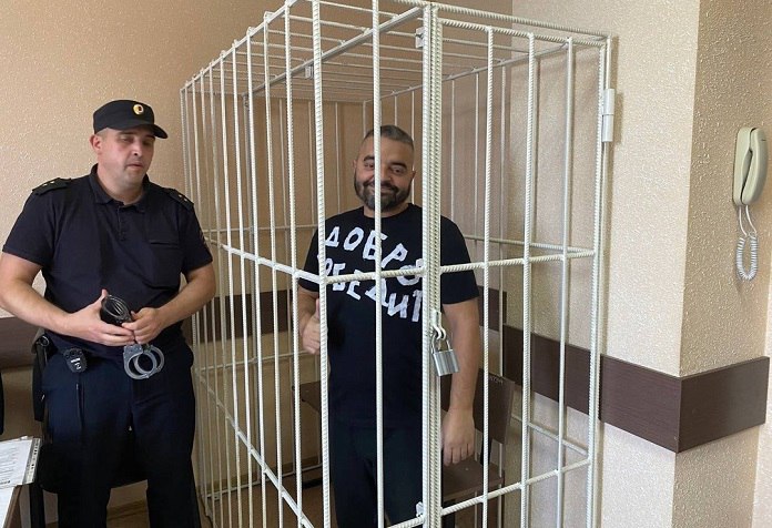 Суд приостановил уголовное дело обвиненного во взятке депутата новосибирского горсовета Игоря Украинцева, сообщили в объединенной пресс-службе судов общей юрисдикции региона. Причиной стало подписание последним контракта с Минобороны РФ и отбытие на СВО. Центральный райсуд удовлетворил ходатайство начальника пункта отбора на военную службу по контракту о приостановлении производства по уголовному делу и отмене меры пресечения в отношении Игоря Украинцева, «в связи с заключением им контракта о прохождении военной службы в Вооруженных силах РФ», сообщили в судебной пресс-службе. По словам депутата новосибирского Заксобрания, застройщика Ильи Полякова, Игорь Украинцев принял такое решение, дабы «не терять сейчас время, а приносить пользу стране на самом важном направлении». Подробнее по ссылке