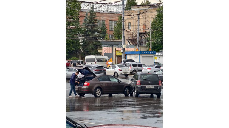 В Брянске на «Полтиннике» столкнулись два легковых автомобиля Информации о пострадавших пока не сообщается. ƃℾ подписаться прислать новость