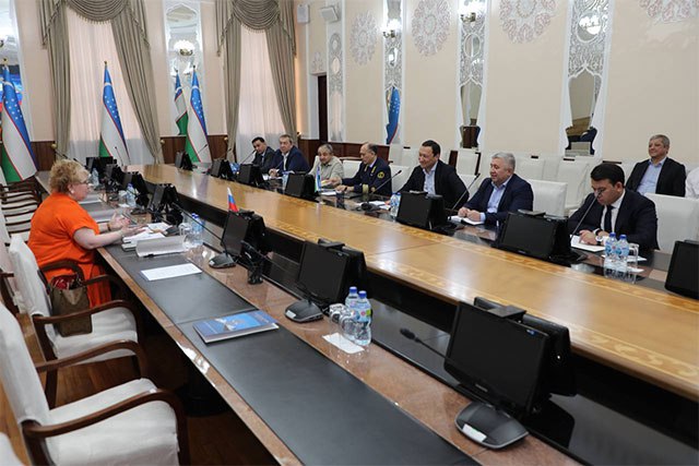 Узбекистан и Россия обсудили запуск ж д перевозок AgroEkspress 10 ноября 2025 года в АО Узбекистон темир йуллари состоялась встреча с генеральным директором компании Евроазиатская Агрологистика Алевтиной Кириловой в рамках инициативы Президента Республики Узбекистан Шавката Мирзиёева озвученной на саммите Центральная Азия Россия   English O zbek tilida Ўзбек тилида На русском iOS Android