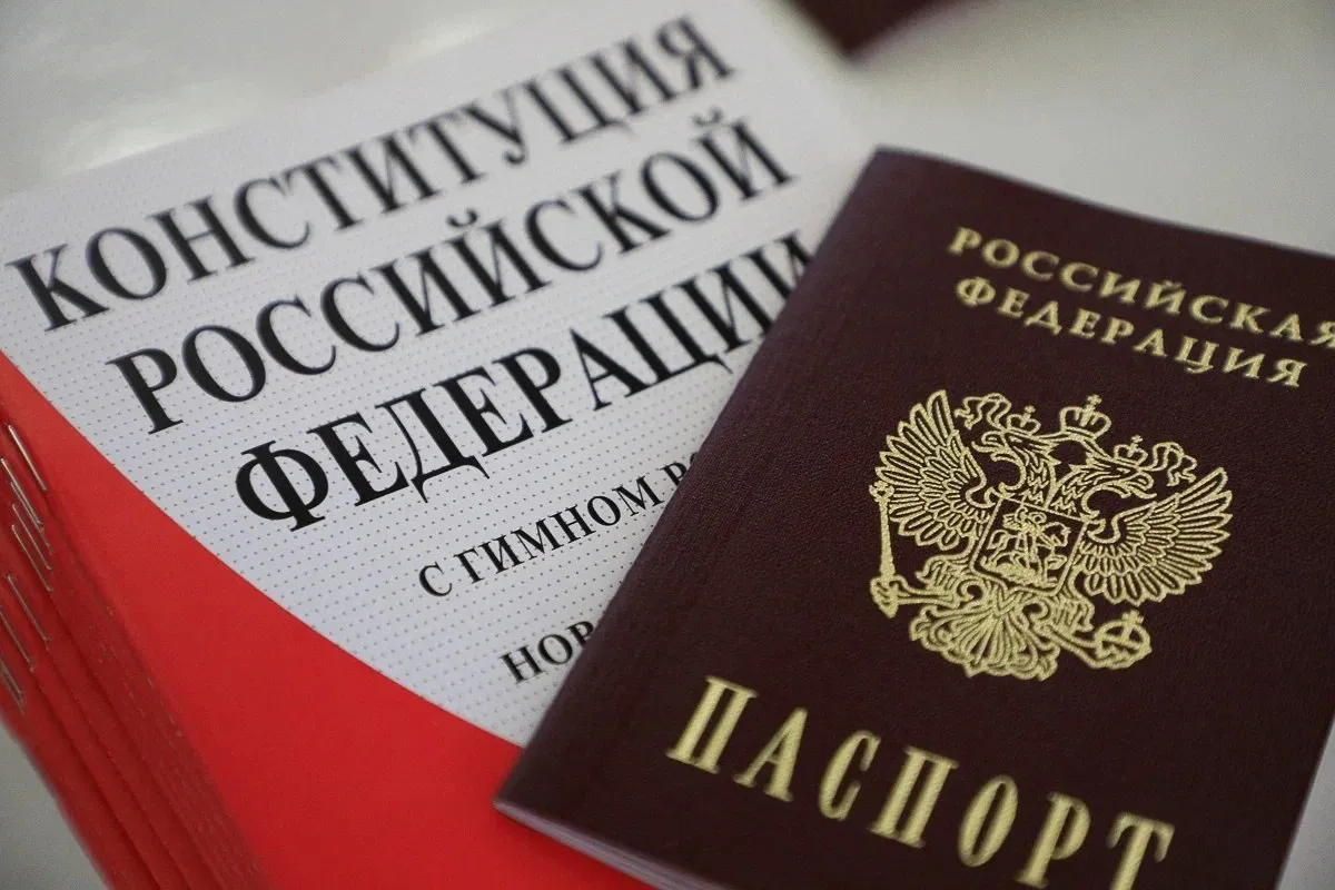 Депутат Государственной думы Игорь Антропенко выступил с инициативой обязать россиян менять внутренний паспорт в 60 лет Поводом стал рост продолжительности жизни внешность людей со временем меняется настолько что фотография в документе перестает соответствовать реальному облику владельца