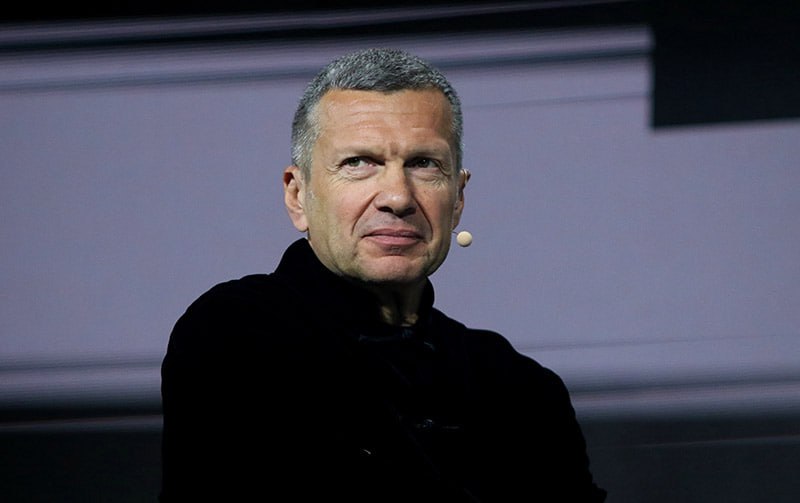 Организатору покушения на Владимира Соловьева дали пожизненный срок 2 й Западный окружной военный суд приговорил к пожизненному лишению свободы Андрея Пронского организатора покушения на убийство журналиста Владимира Соловьева сообщает Oxu Az со ссылкой на ТАСС Суд постановил признать Пронского виновным и назначить ему наказание в виде пожизненного лишения свободы с отбыванием первых 10 лет в тюрьме а остальной части наказания в колонии особого режима со штрафом 1 млн рублей сказал судья ruoxuaz ВладимирСоловьев Покушениенаубийство Новости Азербайджана Написать нам