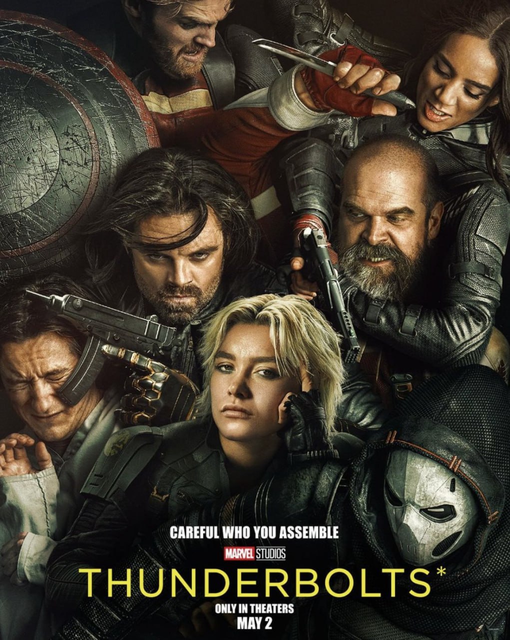 «Громовержцев », новый кинокомикс Marvel, тепло приняли критики. Сейчас рейтинг фильма составляет на Rotten Tomatoes 92% при 72 отзывах, а на Metacritic — 69 из 100 баллов при 36 отзывах. «Если вы разлюбили киновселенную Marvel из-за запутанной саги о Мультивселенной, „Громовержцы “ могут стать тем фильмом, который снова вас втянет», — так пишут о картине в одной из рецензий. Приключения новой команды супергероев порадовали критиков. Они отметили, что студия может рассказывать умные и эмоциональные истории, не лишенные веселья, экшена и взрывов. Ключевым элементом такого успеха стало смещение фокуса с масштабных событий на персонажей, их взаимоотношения и внутренние проблемы. Выделяют также игру всех ключевых актеров и особенно работу Флоренс Пью, которой удалось придать убедительную глубину ее героине Елене Беловой. Для части рецензентов «Громовержцы » наоборот оказались рядовым фильмом Marvel, созданным исключительно ради коммерческой выгоды. Малое количество фирменных острот и самоироничного юмора, низкие ставки и в целом отсутствие глобальной цели, кроме представления новой команды — за это ругают фильм. «Громовержцы » выйдут в зарубежный прокат 2 мая. «Кинопоиск Новости»