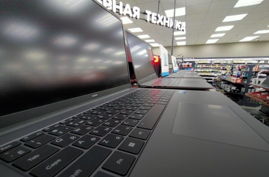 Кризис памяти в Новосибирске в январе резко подорожали жесткие диски и SSD На компьютерном рынке Новосибирска наблюдается стремительное подорожание жестких дисков HDD и твердотельных накопителей SSD Мониторинг цен проведенный Infopro54 в офлайн и онлайн торговых точках в течение трех недель показал стоимость стандартного жесткого диска объемом 1 ТБ которая в конце декабря составляла 10 тысяч рублей к середине января увеличилась до 15 тысяч рублей Подробнее читайте по ссылке     INFOPRO54 Фото Infopro54