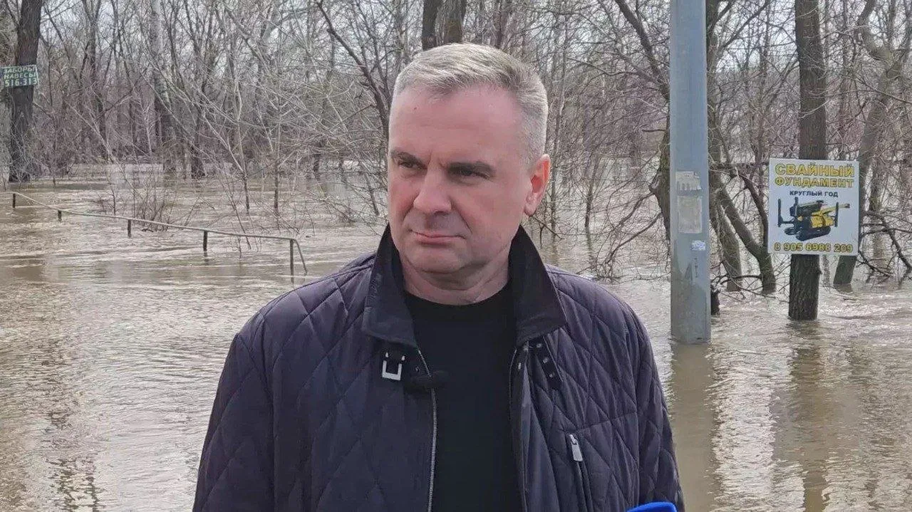 Новым главой МинЖКХ Крыма стал бывший замглавы Оренбурга Глава Республики Крым Сергей Аксёнов подписал указ о назначении Алексея Кудинова на пост министра жилищно коммунального хозяйства Республики Крым Соответствующий приказ появился на сайте правительства региона Напомним свой пост в администрации Оренбурга Алексей Кудинов покинул в 2024 году Как говорится Алексей Сергеевич полон неожиданностей Подписывайтесь на нас в МАКС