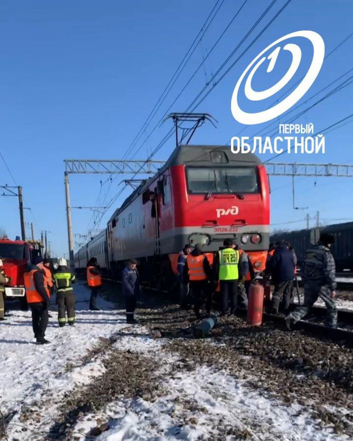 Движение поездов  в Мценском районе возобновлено, - сообщили в МЧС.  Напомним, сегодня утром на переезде у станции Отрада произошло ДТП пассажирского поезда и легкового автомобиля.