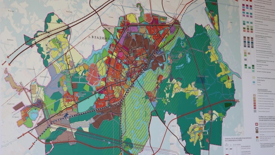 Новый генплан вынесли на общественные обсуждения во Владимире  Рассмотреть его можно до 20 декабря на сайте мэрии. В первую очередь изменения касаются автомобильных дорог:   Улицу Вокзальная предлагается продлить до улицы Урицкого. Улица Белякова может быть расширена, продлена и выведена к дороге на Юрьев-Польский.    Суздальский проспект предложили продлить до микрорайона Лунево со строительством моста через Клязьму. Еще один мост через реку в перспективе может появиться после продления улицы Мостостроевская до Судогодского шоссе.  Также власти видят потребность расширить территорию аэропорта Семязино до Юрьевца и проложить дорогу от него до планируемой южной магистрали.    Подписаться I Написать в редакцию