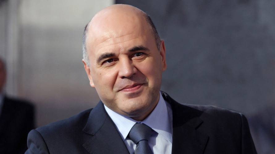 Глава Правительства РФ Михаил Мишустин поручил усилить работу по популяризации рабочих профессий среди молодежи. Особое внимание он предложил уделить чемпионатам профессионального мастерства, сообщает корреспондент ЛИЦ с выставки «Иннопром-2025». «Необходимо усилить работу по популяризации инженерных и рабочих профессий. Разрабатывать новые эффективные проекты по профориентации. Развивать промышленный туризм. Запускать и другие инициативы, которые помогут школьникам и студентам сделать выбор в пользу будущей карьеры в обрабатывающем секторе», — сказал премьер-министр.