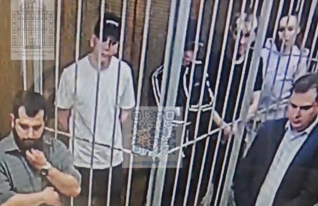 Суд в столице продлил срок содержания под стражей фигурантам по делу о мошенничестве в особо крупном размере в отношении Ларисы Долиной Постановлением Таганского районного суда города Москвы продлен срок содержания под стражей в отношении каждого из обвиняемых: Цырульниковой Анжелы Николаевны; Леонтьеву Дмитрию Михайловичу; Каменецкому Артуру Ильдаровичу Основа Андрею Дмитриевичу на срок 02 месяца 00 суток. Суд отказал в удовлетворении ходатайств стороны защиты обвиняемых Основа А.Д., Цырульниковой А.Н. об изменении меры пресечения. #таганский2025