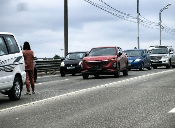 Пробка образовалась на Иркутном мосту в Иркутске из за ДТП Средняя скорость движения на загруженных участках составляет 5 км ч Читать подробнее на сайте