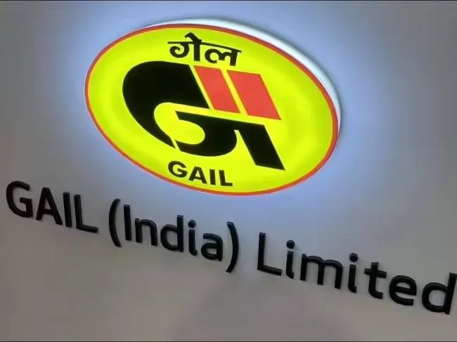 Государственная индийская газораспределительная компания GAIL India Ltd построит солнечную электростанцию мощностью 600 МВт с системой накопления энергии на основе батарей емкостью 550 МВт ч Заявленная климатическая цель GAIL достичь к 2035 году мощности возобновляемой энергетики в 3 4 ГВт сократить выбросы парниковых газов категорий охвата 1 и 2 на 100 к тому же сроку а также выбросы охвата 3 на 35 к 2040 году от уровня 2020 21 финансового года Установленная мощность солнечной энергетики Индии превысила 150 ГВт по итогам марта 2026 года Подпишитесь на RenEn в MAX