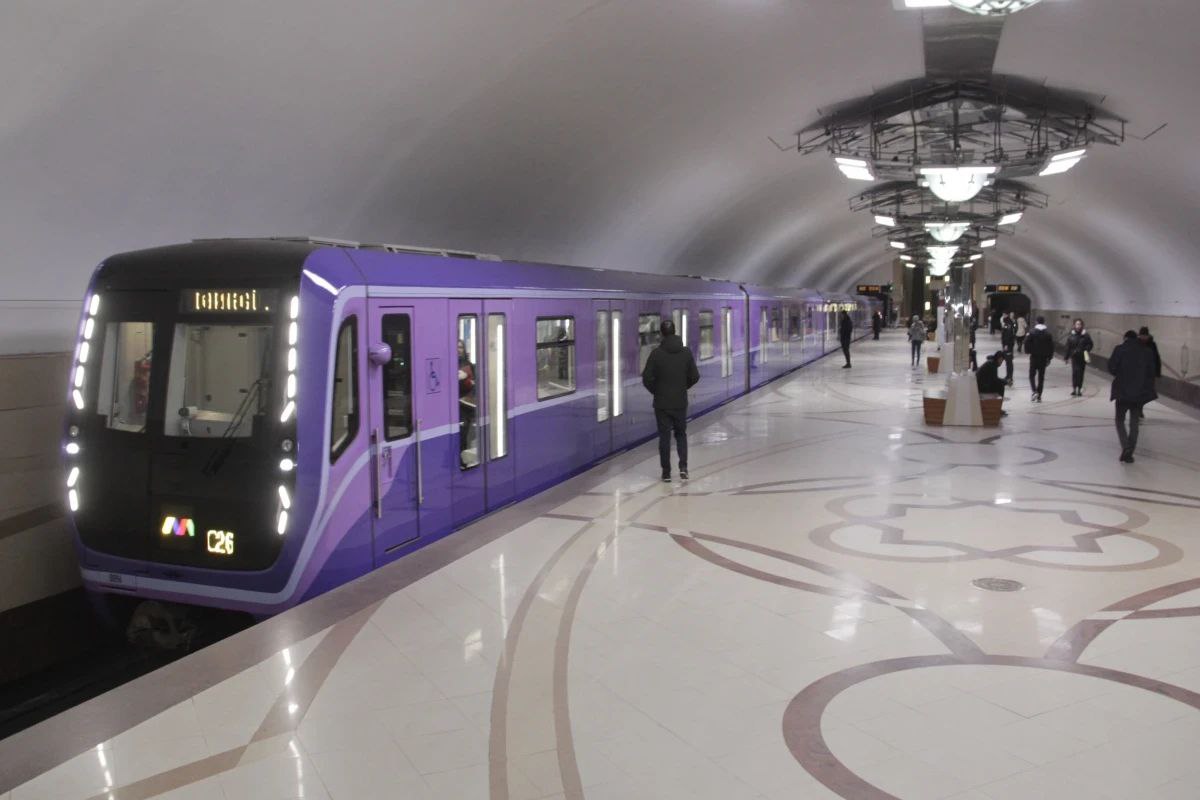 В Азербайджане подорожает проезд в метро и на автобусе С 1 октября 2025 года вводятся новые тарифы Поездка в метро и на автобусах с безналичной оплатой составит 60 гяпиков Новые цены затронут маршруты в Баку Сумгаите Абшероне и ряде регионов Caucasian bureau