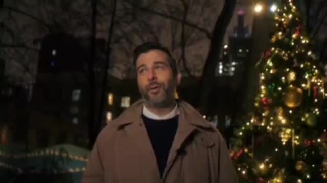 Иван Ургант запускает новый YouTube канал 'Живой Ургант' после возвращения в Москву