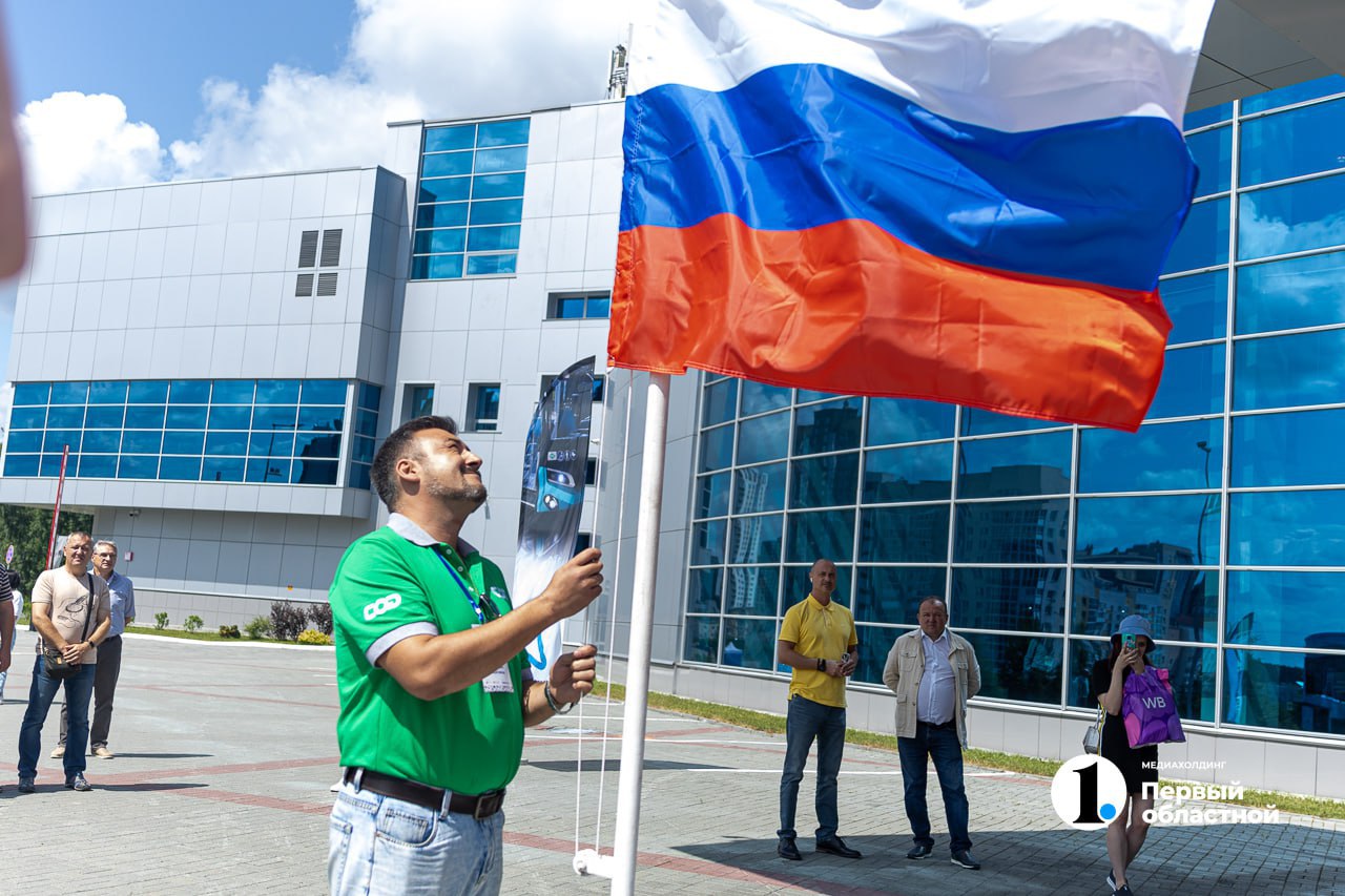 В Челябинске определили лучшего водителя автобуса региона У Ледовой арены «Трактор» прошел конкурс «Лучший водитель автобуса большого класса». Участвовали 23 водителя из 16 городов региона. Победителем стал Сергей Семенов МУП «СОД», Челябинск , второе место занял Алексей Шерстнев ООО «Четвертый автобусный парк», Челябинск , третье – Дмитрий Степанов ООО «Автоэкспресс», Снежинск . Конкурс стал ярким событием форума «Уральский автосалон. Коммерческий и общественный пассажирский транспорт». / Прислать новость