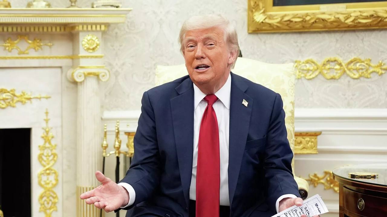 Медицинский обзор: здоровье Дональда Трампа У президента США Дональда Трампа обнаружена хроническая венозная недостаточность. Это доброкачественное заболевание, характерное для людей старше 70 лет. Последние обследования, включая карту сосудов и эхокардиограмму, подтвердили нормальную работу сердца и отсутствие серьезных проблем. Несмотря на "отечность" и "небольшие синяки", все результаты исследования в пределах нормы.