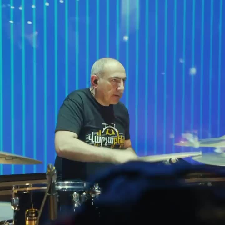 Пашинян провел концерт в Ереване для членов своей партии