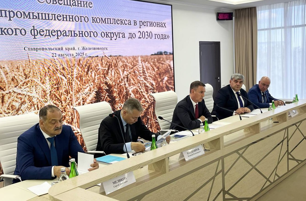 В СКФО накоплен большой сельскохозяйственный потенциал Глава КБР Казбек Коков в своем телеграм канале сообщил о совещании по вопросам развития агропромышленного комплекса Северо Кавказского федерального округа которое состоялось в Железноводске под руководством Заместителя Председателя Правительства России Дмитрия Патрушева Дмитрий Николаевич подчеркнул что в округе накоплен большой потенциал для дальнейшего роста производства сельхозпродукции Господдержка АПК в 2025 году превысит 500 млрд рублей Подробнее здесь