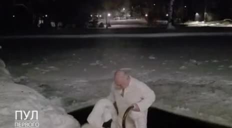 Лукашенко и его шпиц Умка окунулись в крещенскую купель